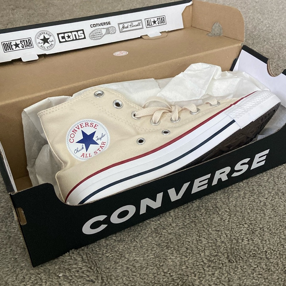 **never worn** Converse Chuck Taylor All Star Ivory